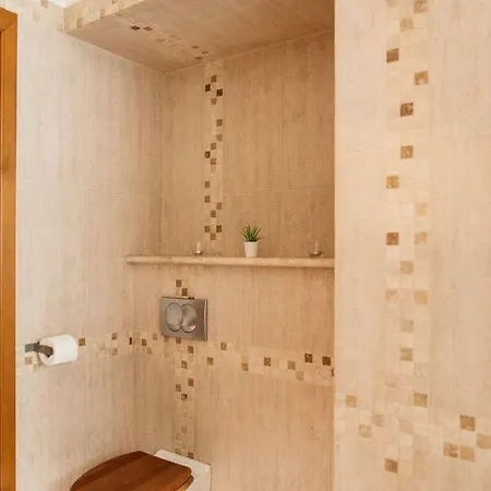 Single Room-just 4 Minutes From Main Market Square Affittacamere *