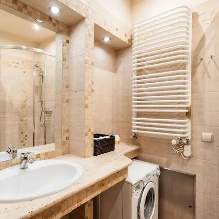 Single Room-just 4 Minutes From Main Market Square *