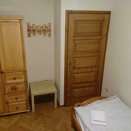 Maison d'hôtes Single Room-just 4 Minutes From Main Market Square *